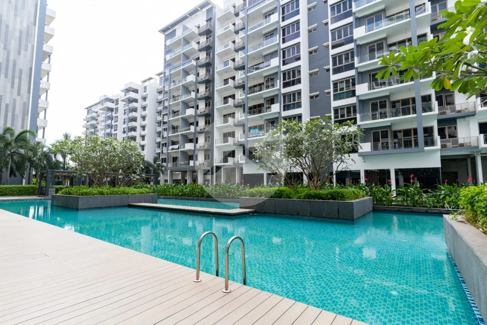 Axis Residences apartment blocks and swimming pool, Phnom Penh