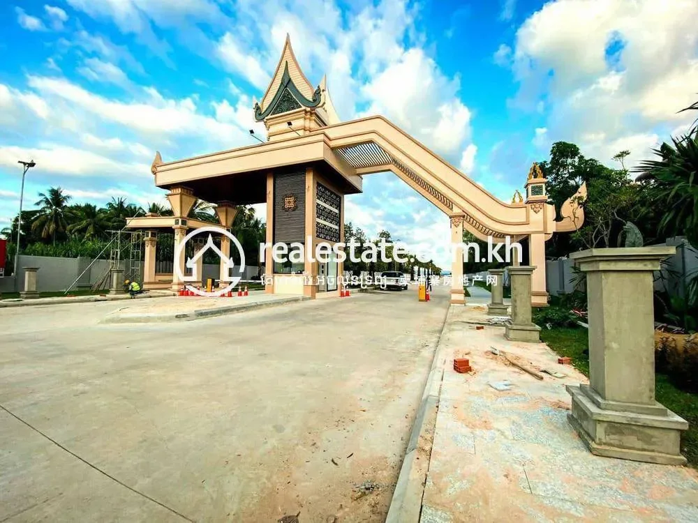 Entrance to Borey Angkor Landmark Banteay Srei in Khnar Sanday, Siem Reap — 2
