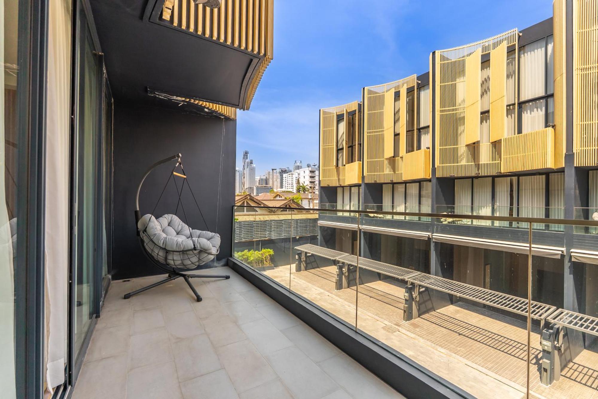 Балкон в CHEWA HEART SUKHUMVIT 36, Бангкок
