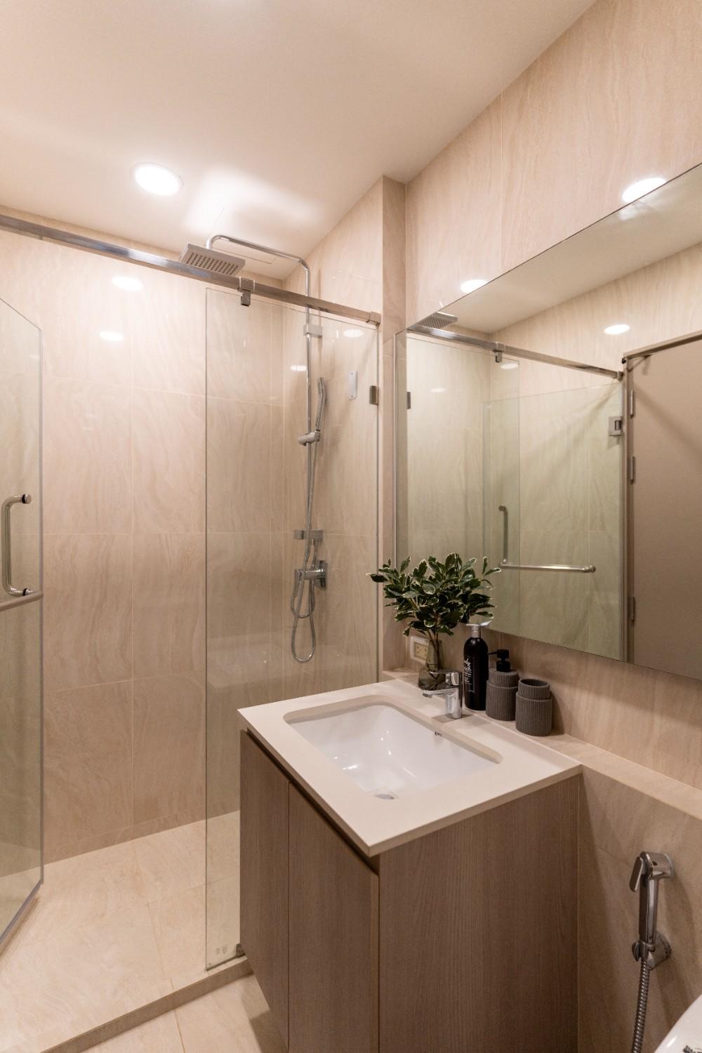 Bathroom at Chewathai Residence Thonglor, Bangkok
