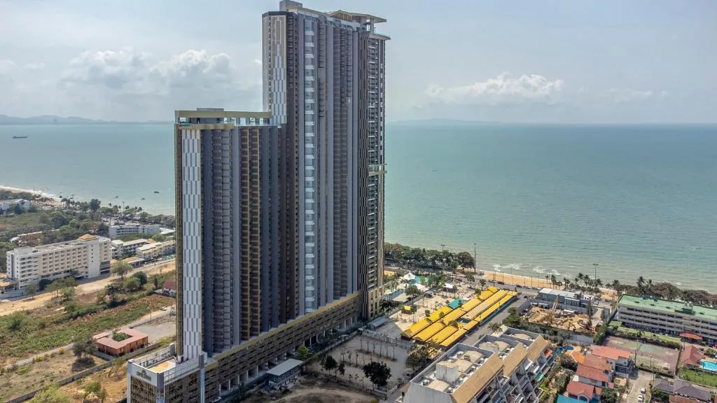 Copacabana Beach Jomtien — 20