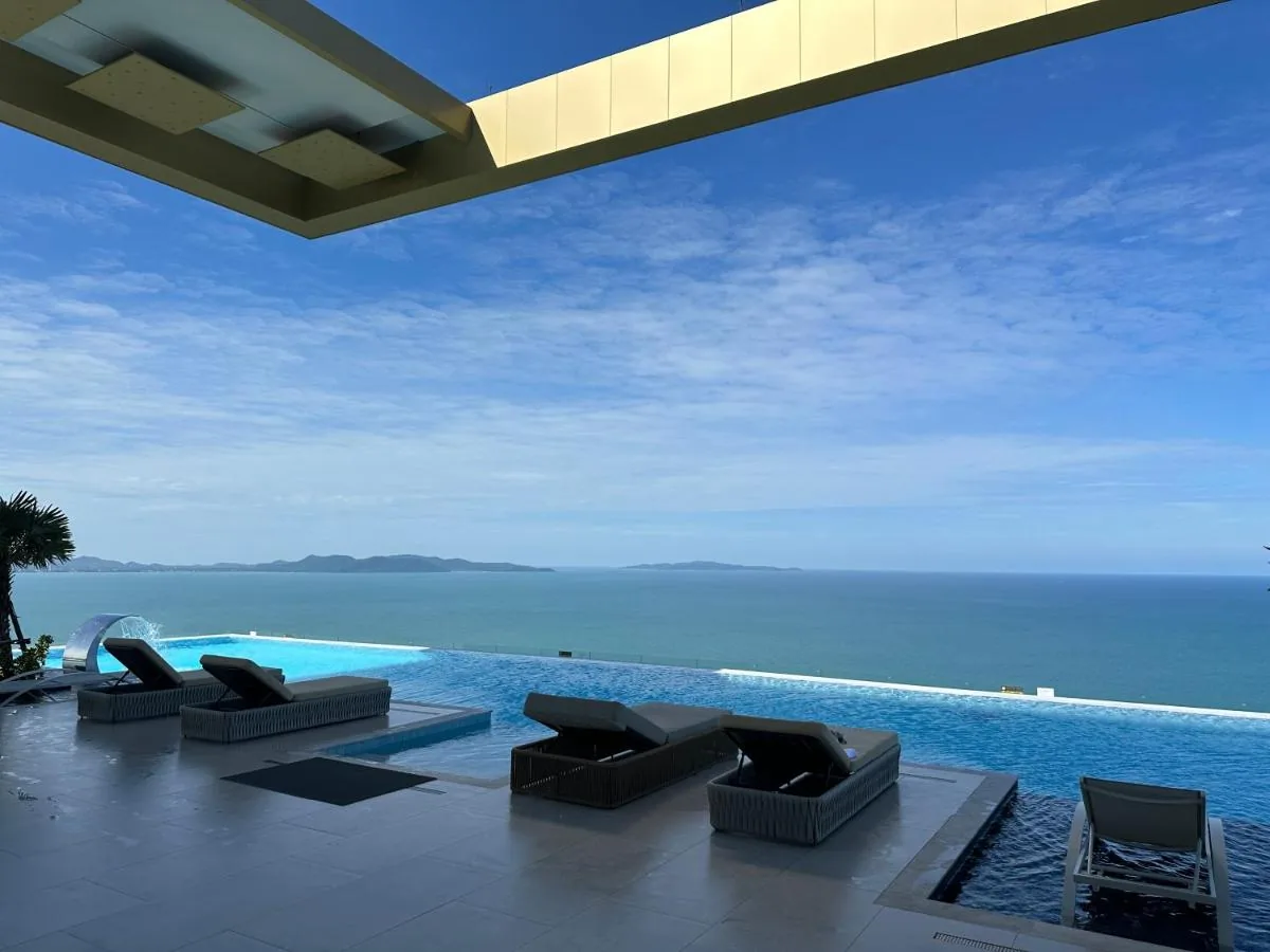 Copacabana Beach Jomtien — 54