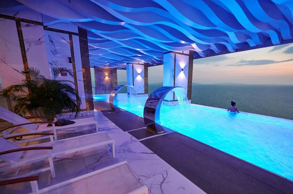 Copacabana Beach Jomtien — 57