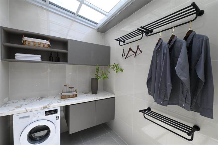 Goldina Sathorn — 23