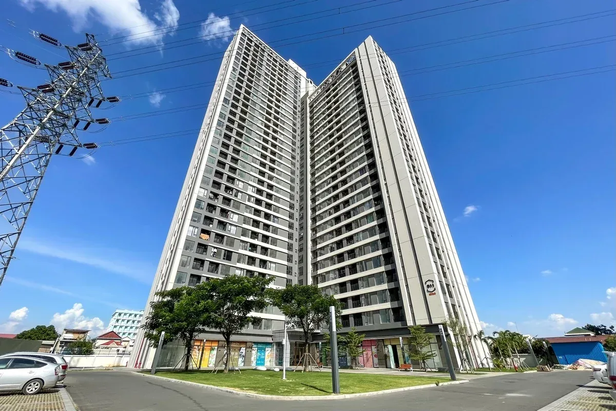 Completed RF Miro towers on Samdech Hun Sen Boulevard, Phnom Penh