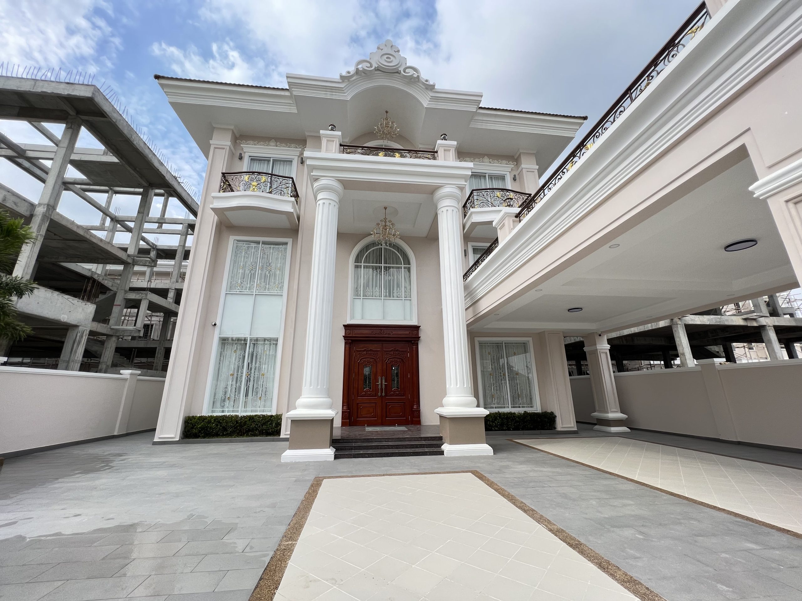 The ML Tiara, Kampong Samnanh, Takhmao, Kandal